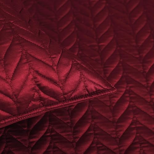 Whale Flotilla Silky Soft Satin Quilt Set Queen Size Red