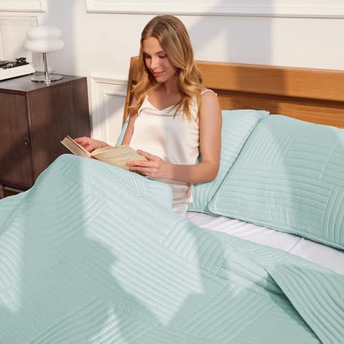 Whale Flotilla Ultra Soft King Quilt Set