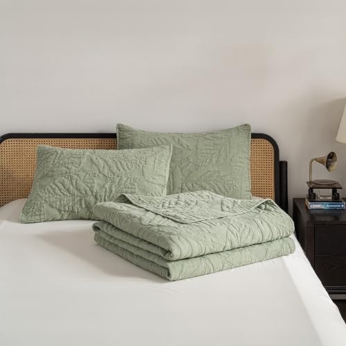 Cotton Quilt Queen Size Green Bedding Set with 2 Shams