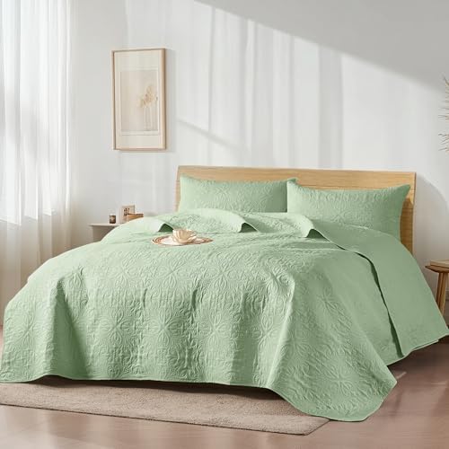 Akkialla Full Queen Quilt Bedding Set Light Green Microfiber Floral Pattern