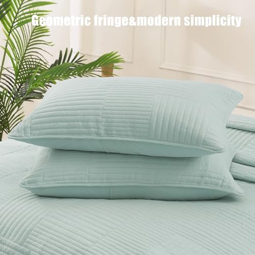 Whale Flotilla Ultra Soft King Quilt Set