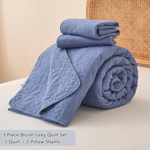 Yogeneg Blush Grey KingCal King Quilt Set with Pillow Shams
