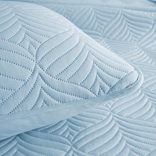 Whale Flotilla Light Blue XL Twin Quilt Set