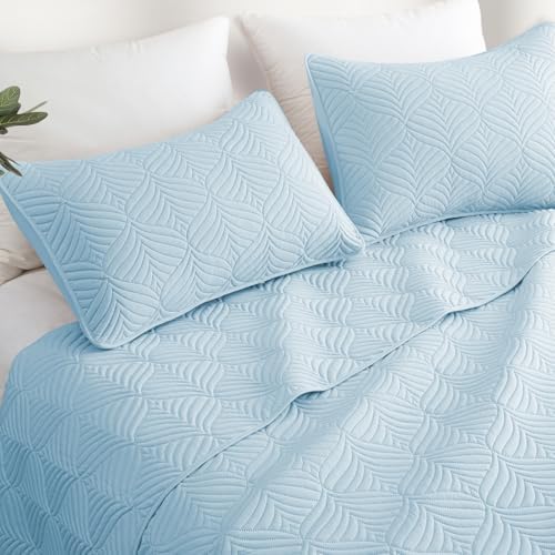 Whale Flotilla Light Blue XL Twin Quilt Set