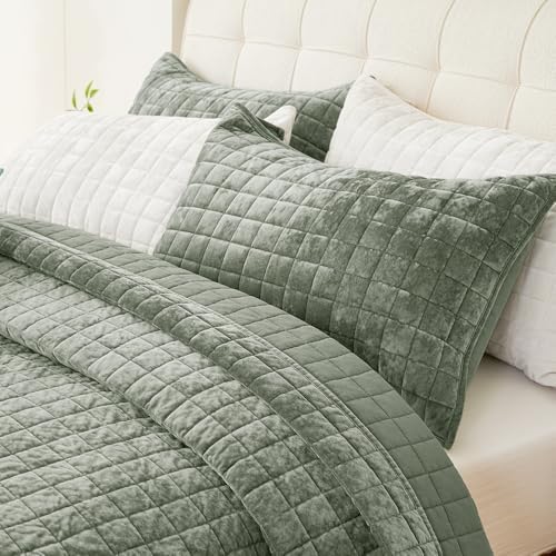 3 Pieces Velvet Cal King Quilt Set with Pillow Shams Army Green