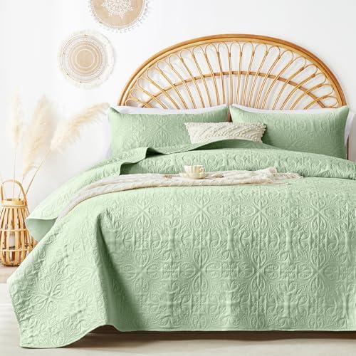 Akkialla Full Queen Quilt Bedding Set Light Green Microfiber Floral Pattern