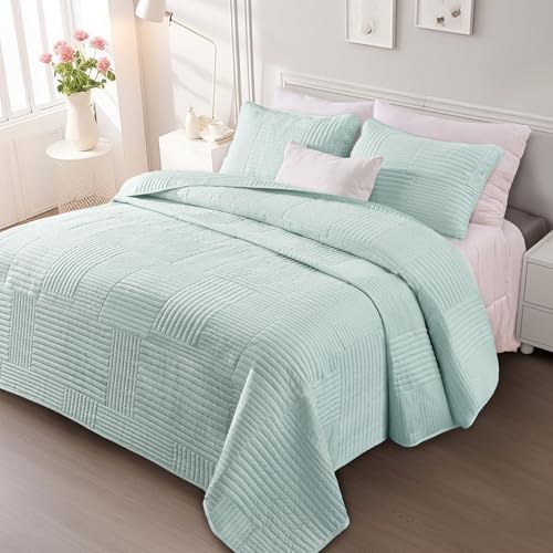 Whale Flotilla Ultra Soft King Quilt Set