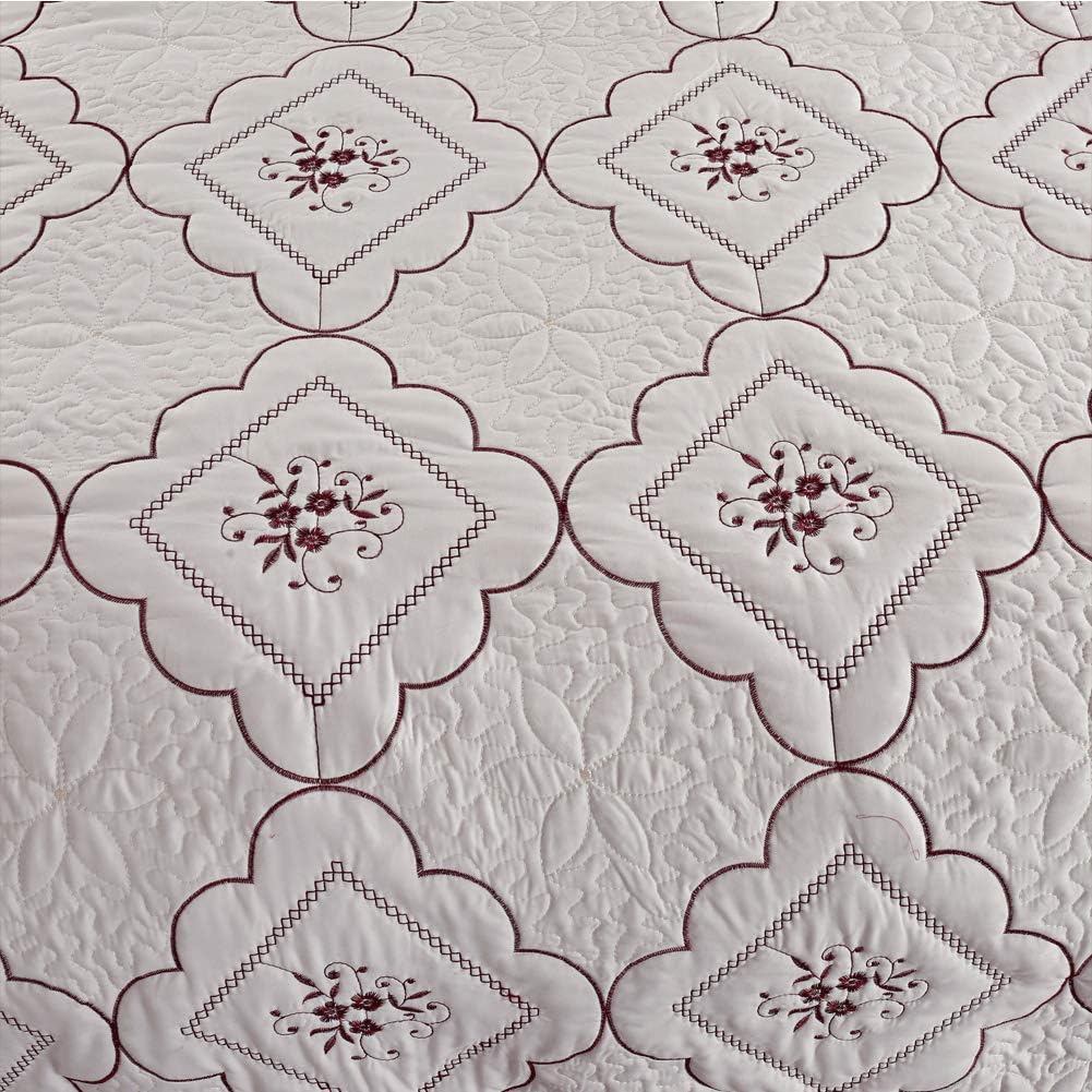 Oliven 3 Pcs Embroidered Quilt Set Floral Bedspread