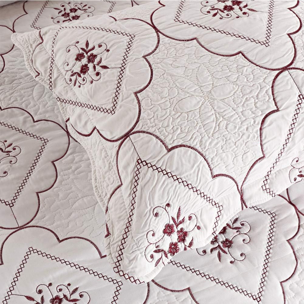 Oliven 3 Pcs Embroidered Quilt Set Floral Bedspread