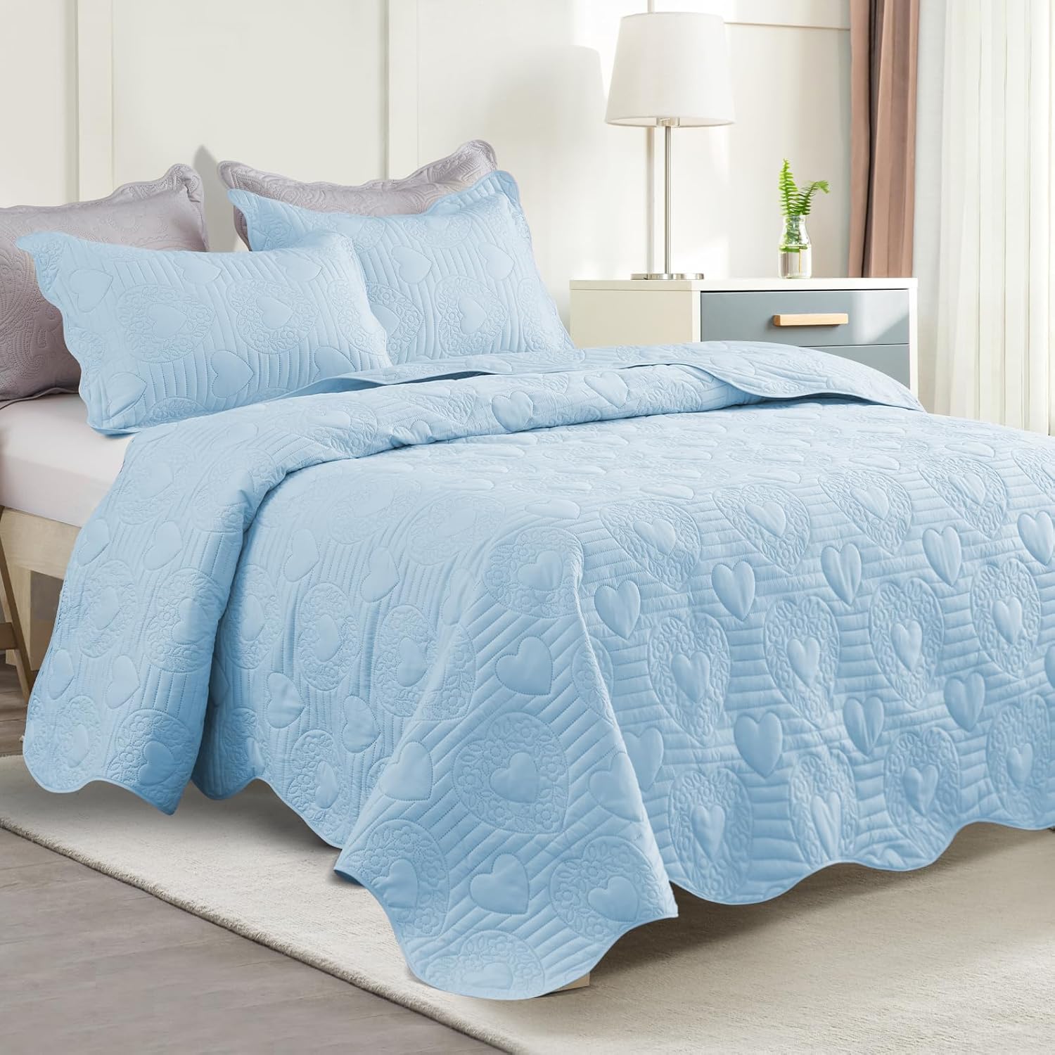 Auemtyn King Size Quilt Set with Heart Pattern