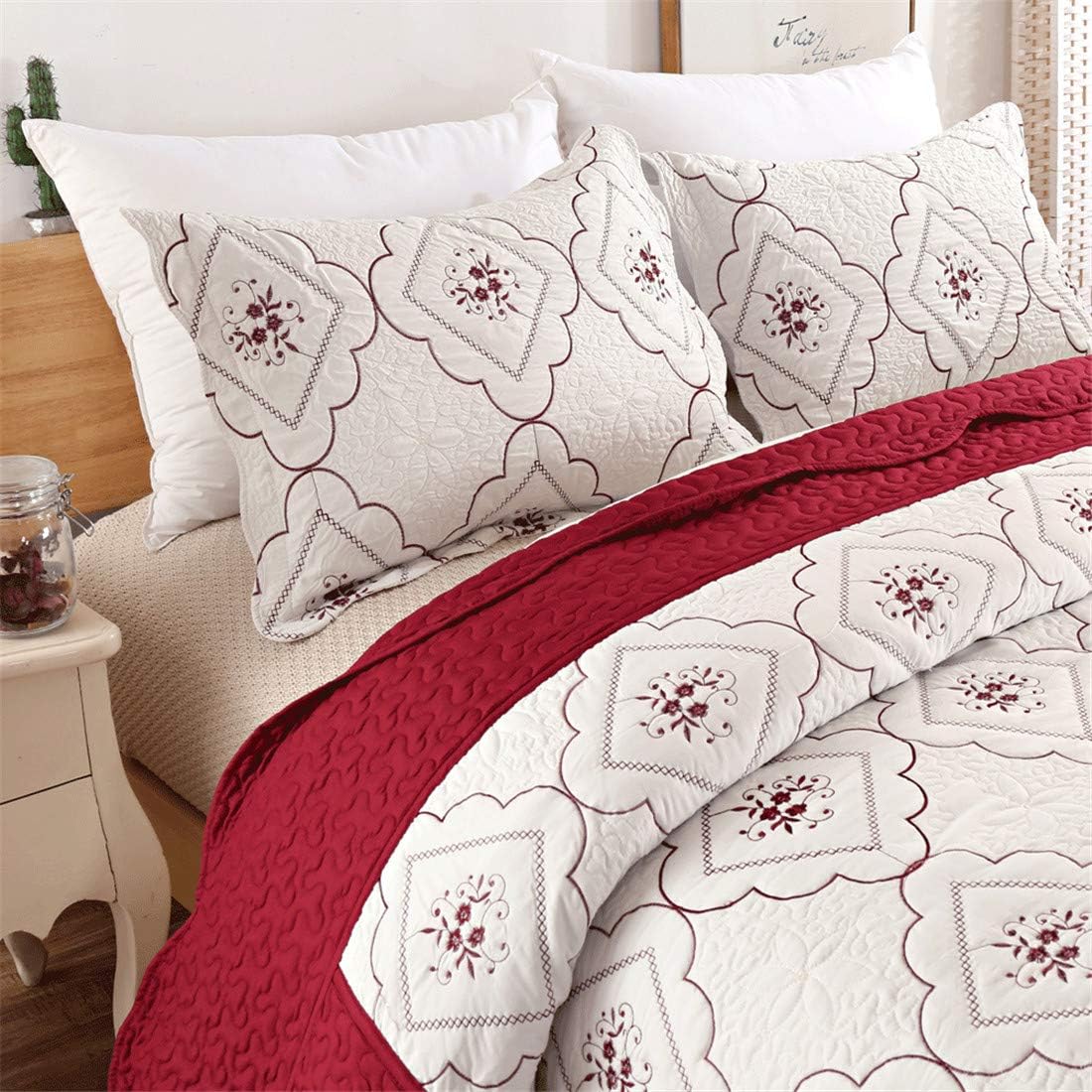 Oliven 3 Pcs Embroidered Quilt Set Floral Bedspread