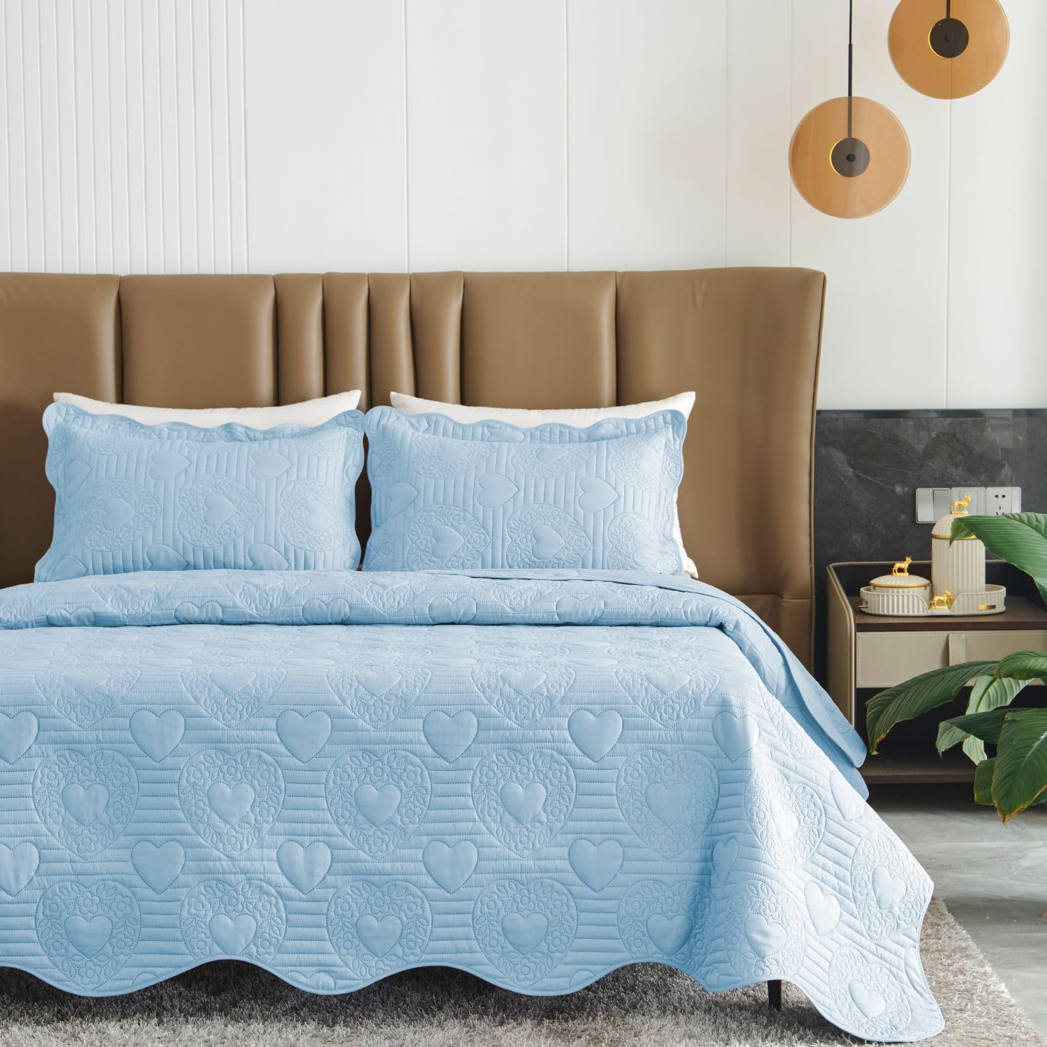 Auemtyn King Size Quilt Set with Heart Pattern