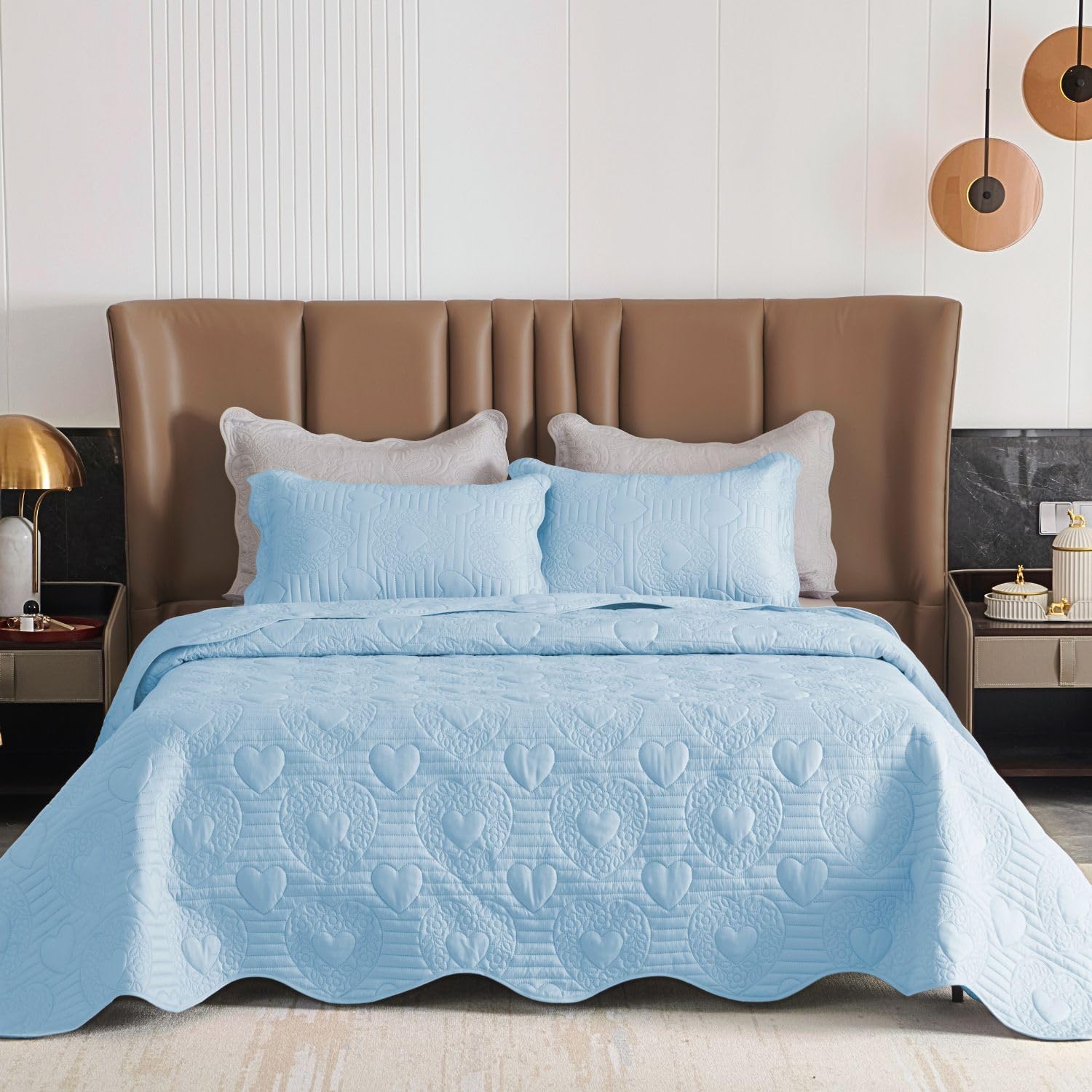 Auemtyn King Size Quilt Set with Heart Pattern