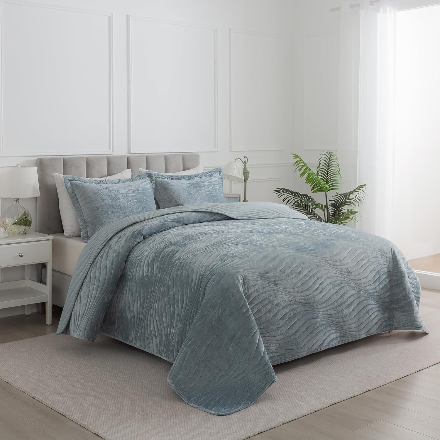 Travan Luxury Velvet Quilt Set Queen Size