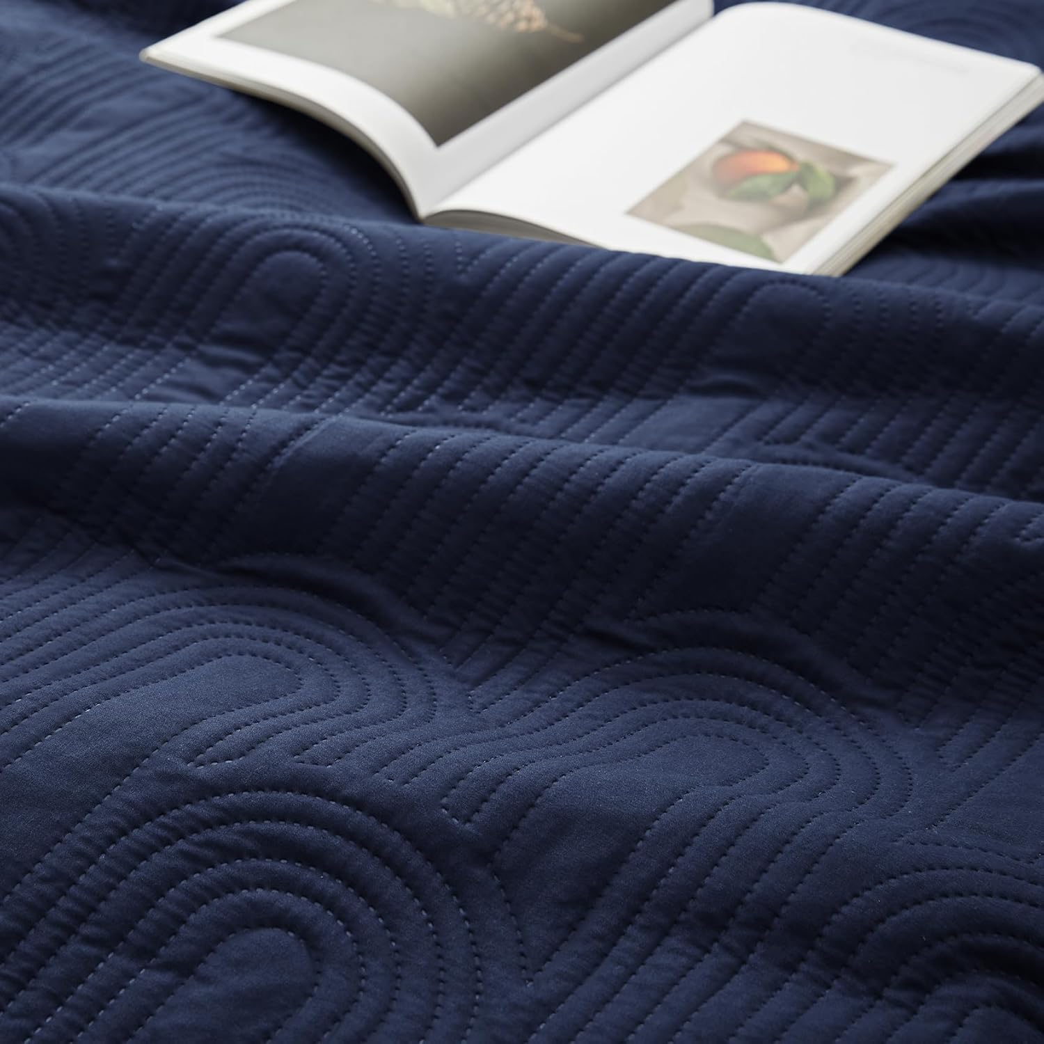 Lavsiry Queen Quilt with Pillow Shams - Navy 90x96