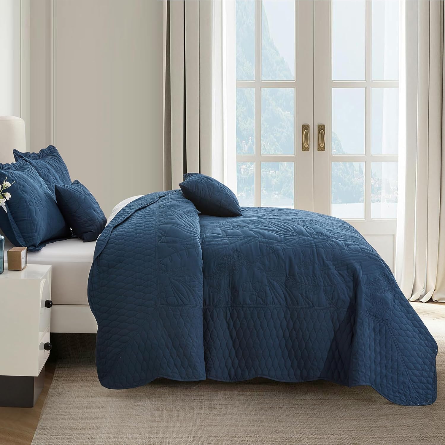 DaisyHuang Botanical Oversized Bedspread Set - Navy Leaves Pattern