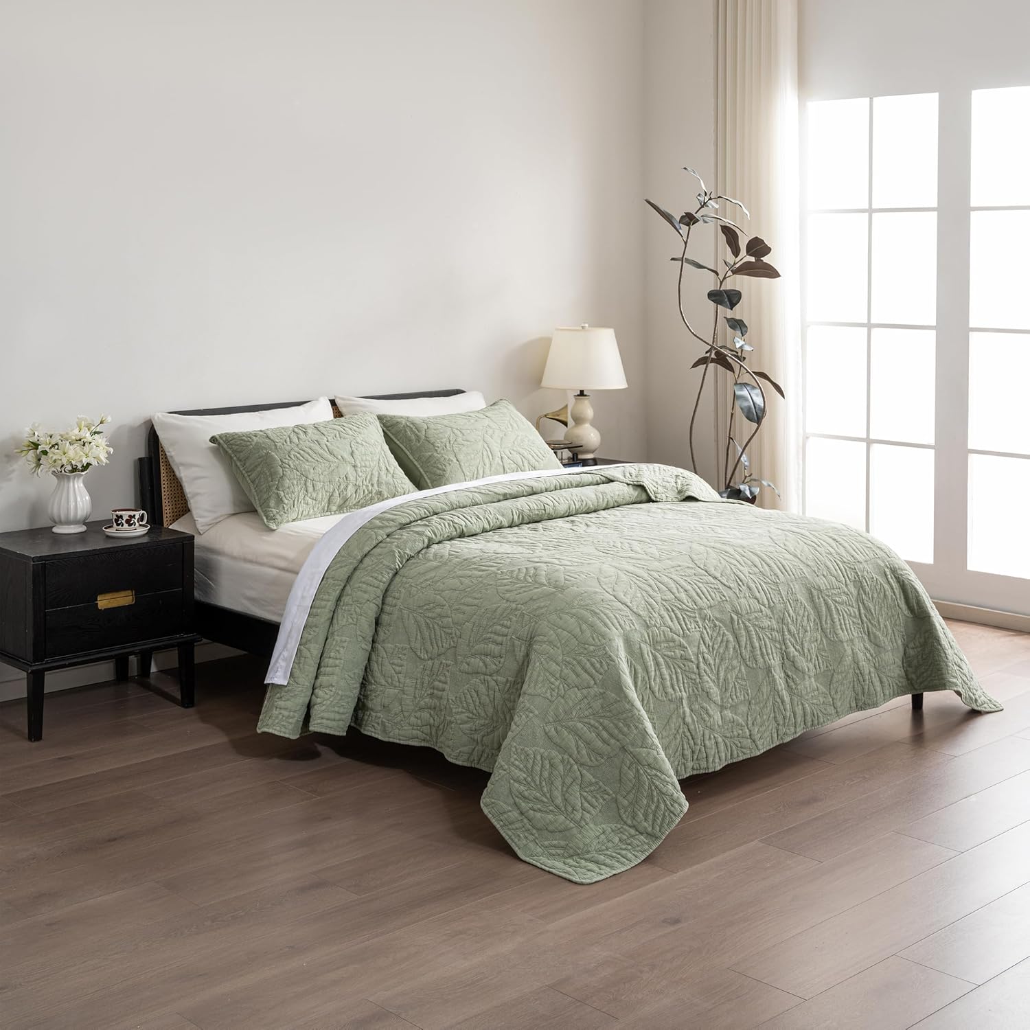 Cotton Quilt Queen Size Green Bedding Set with 2 Shams