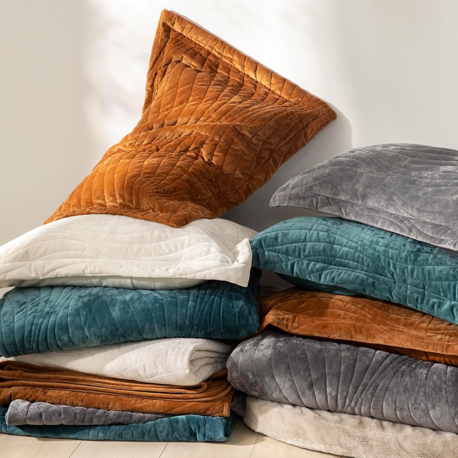 Travan Luxury Velvet Quilt Set Queen Size