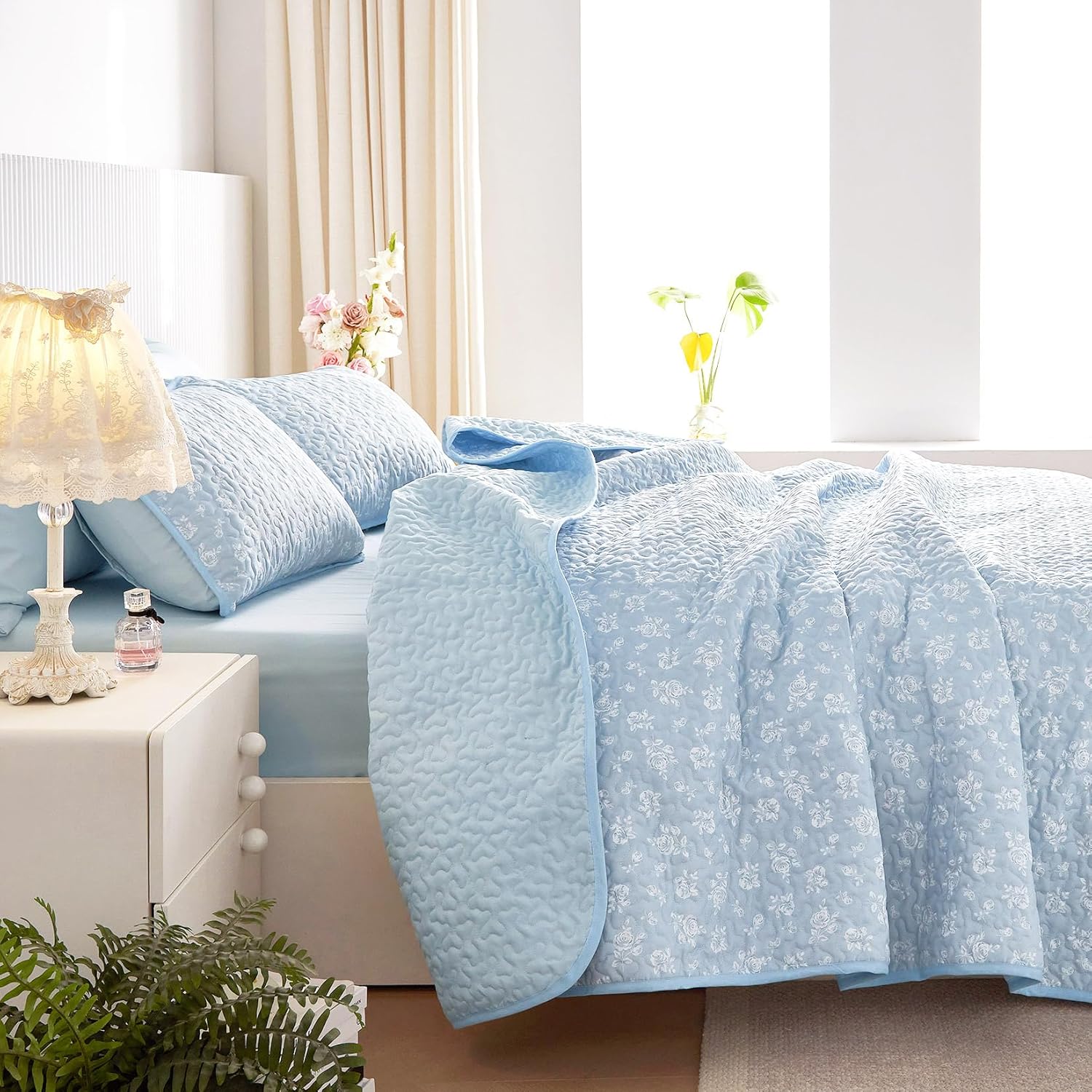 Wake In Cloud Floral Quilt Set Light Blue QueenFull