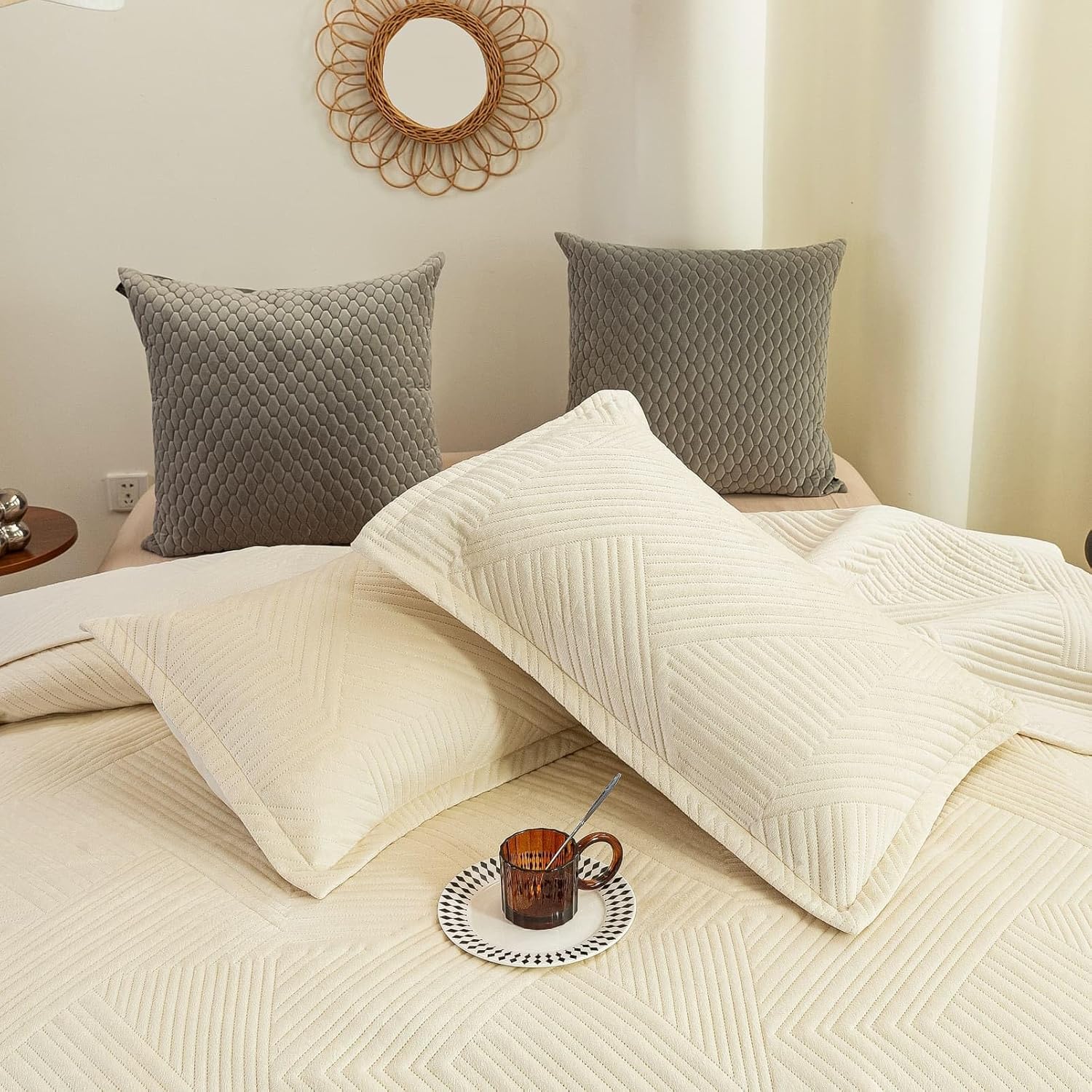 JiaPoem Quilt Set - Lightweight Microfiber Bedspread with Coin Pattern