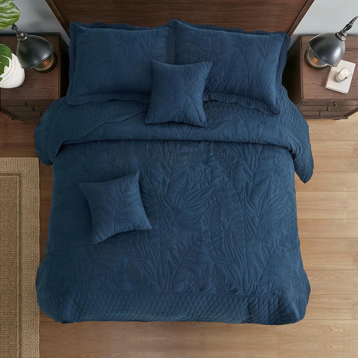 DaisyHuang Botanical Oversized Bedspread Set - Navy Leaves Pattern