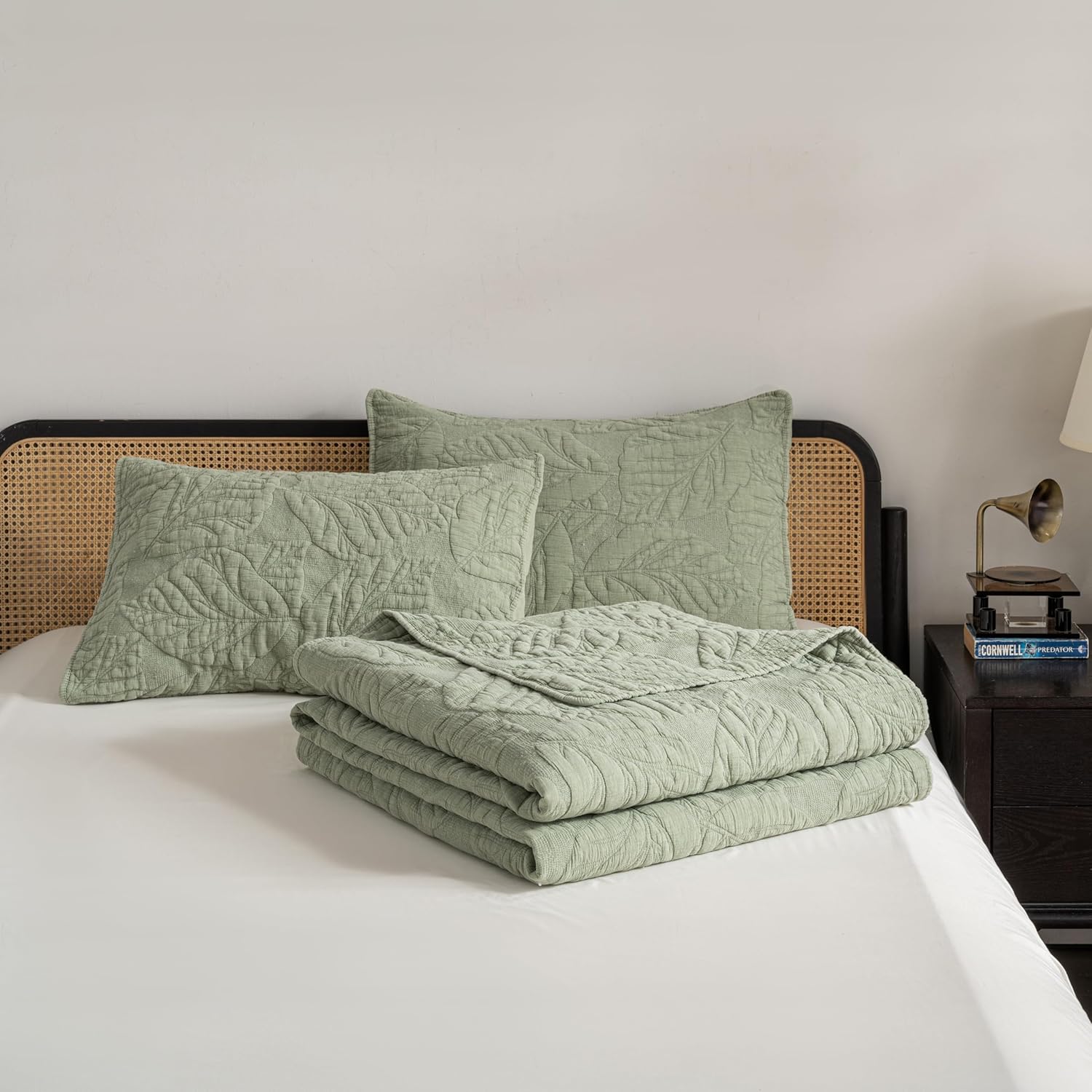 Cotton Quilt Queen Size Green Bedding Set with 2 Shams