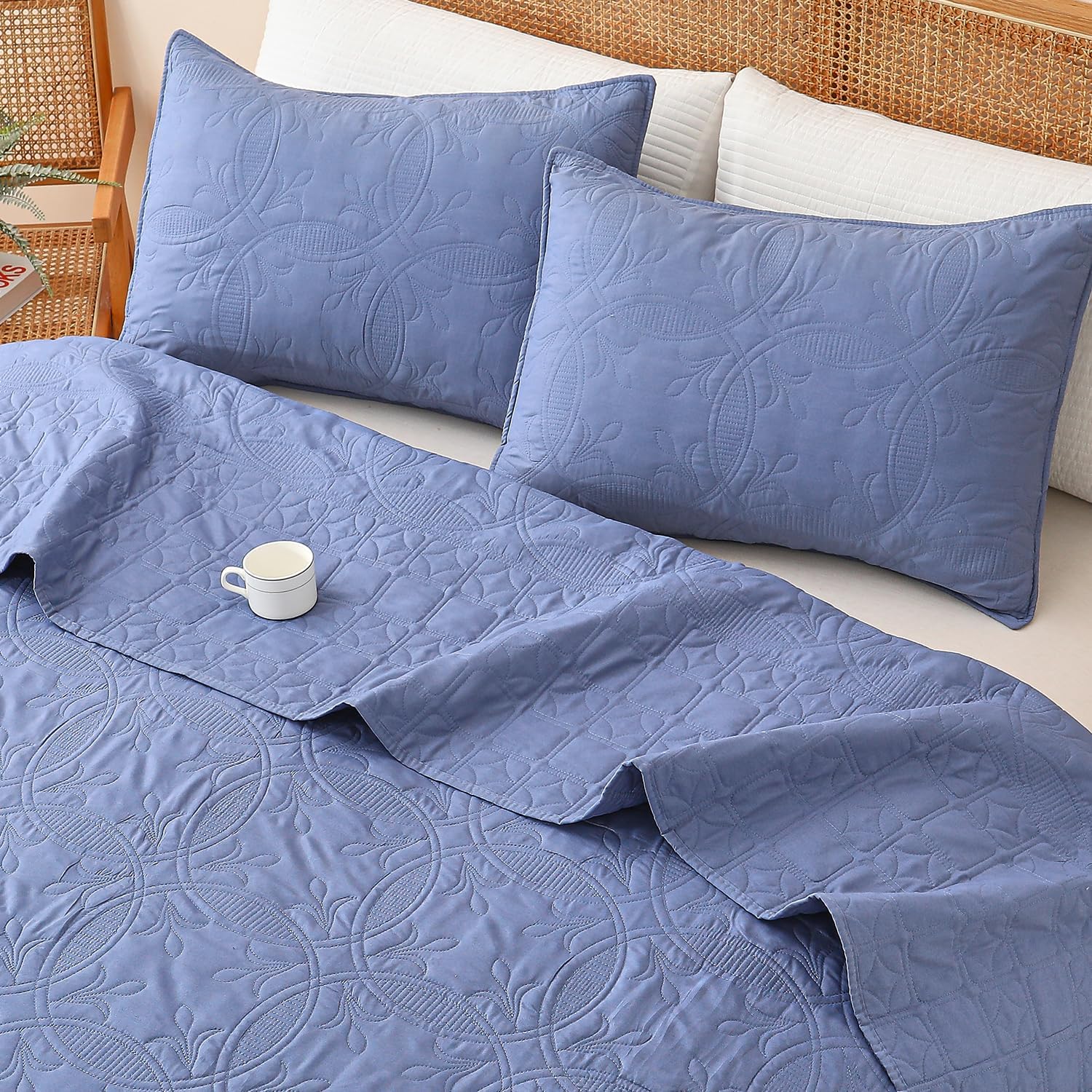 Yogeneg Blush Grey KingCal King Quilt Set with Pillow Shams