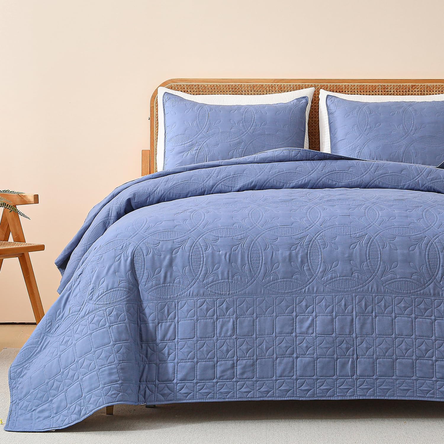Yogeneg Blush Grey KingCal King Quilt Set with Pillow Shams