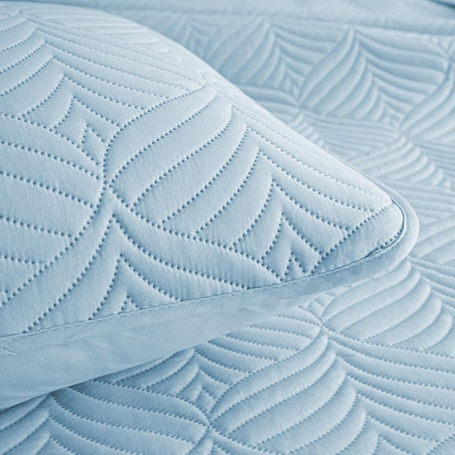 Whale Flotilla Light Blue XL Twin Quilt Set
