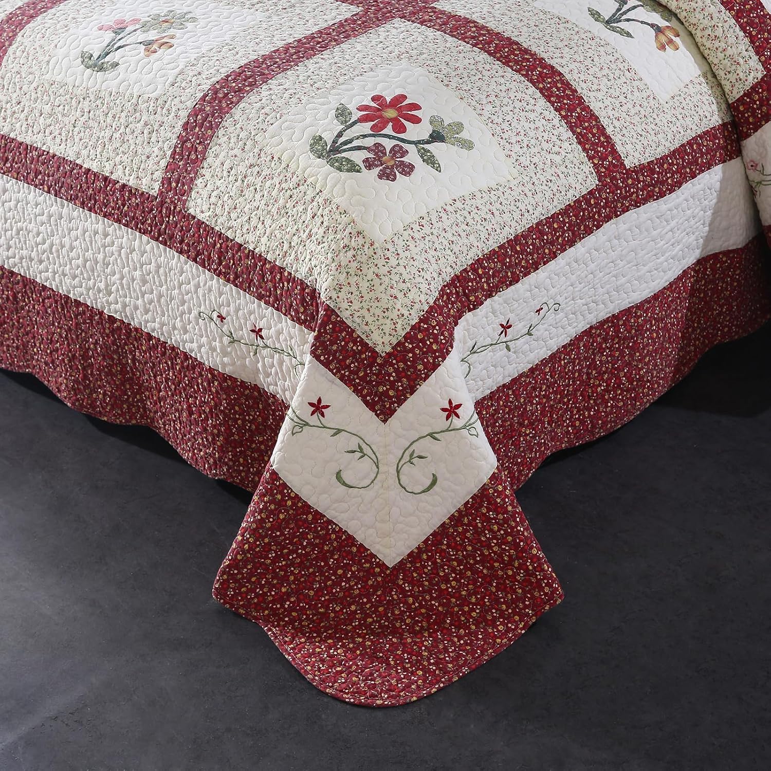 Vctops Christmas Red Quilt Set with 2 Pillow Shams