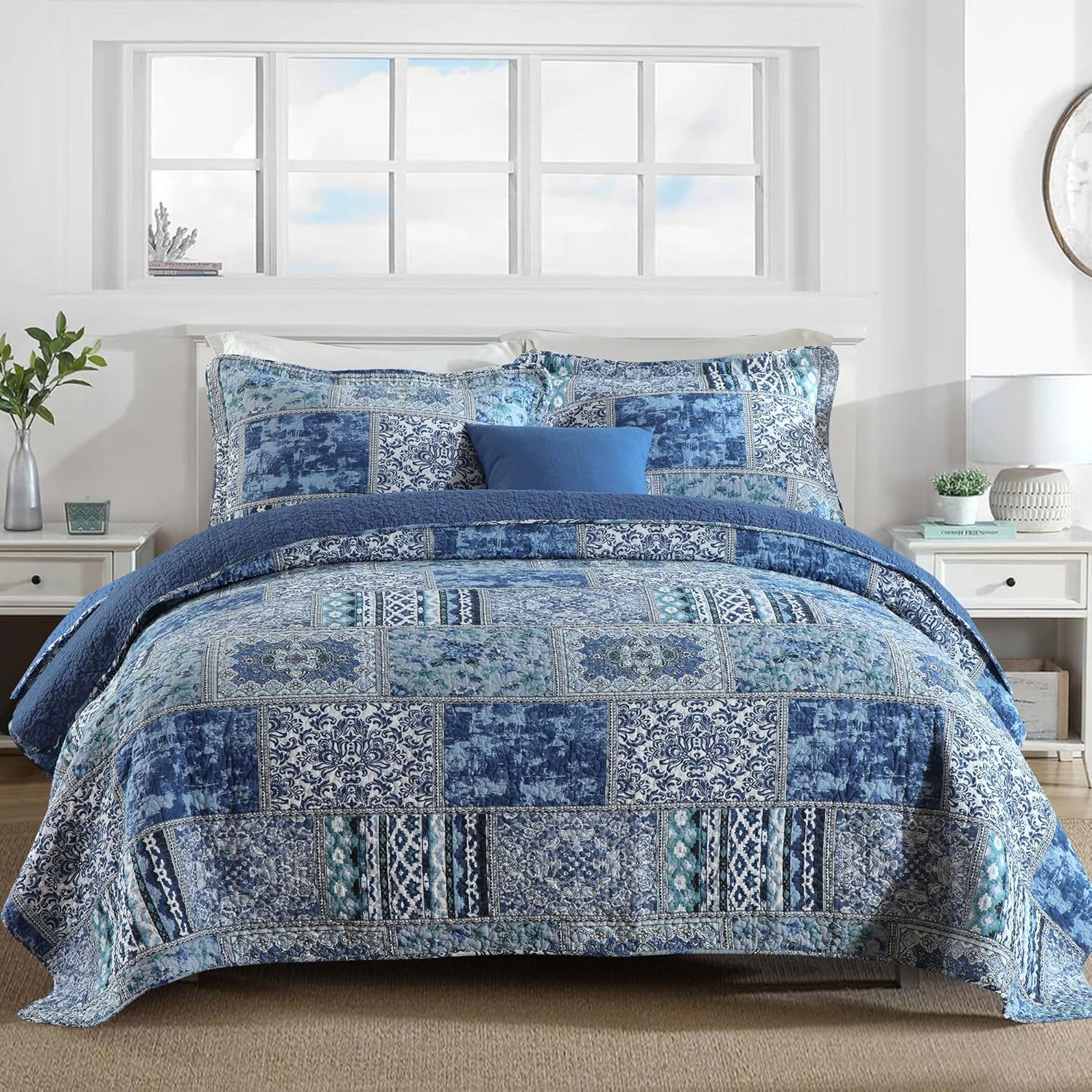 Etwel Queen Quilt Bedding Set with Pillow Shams