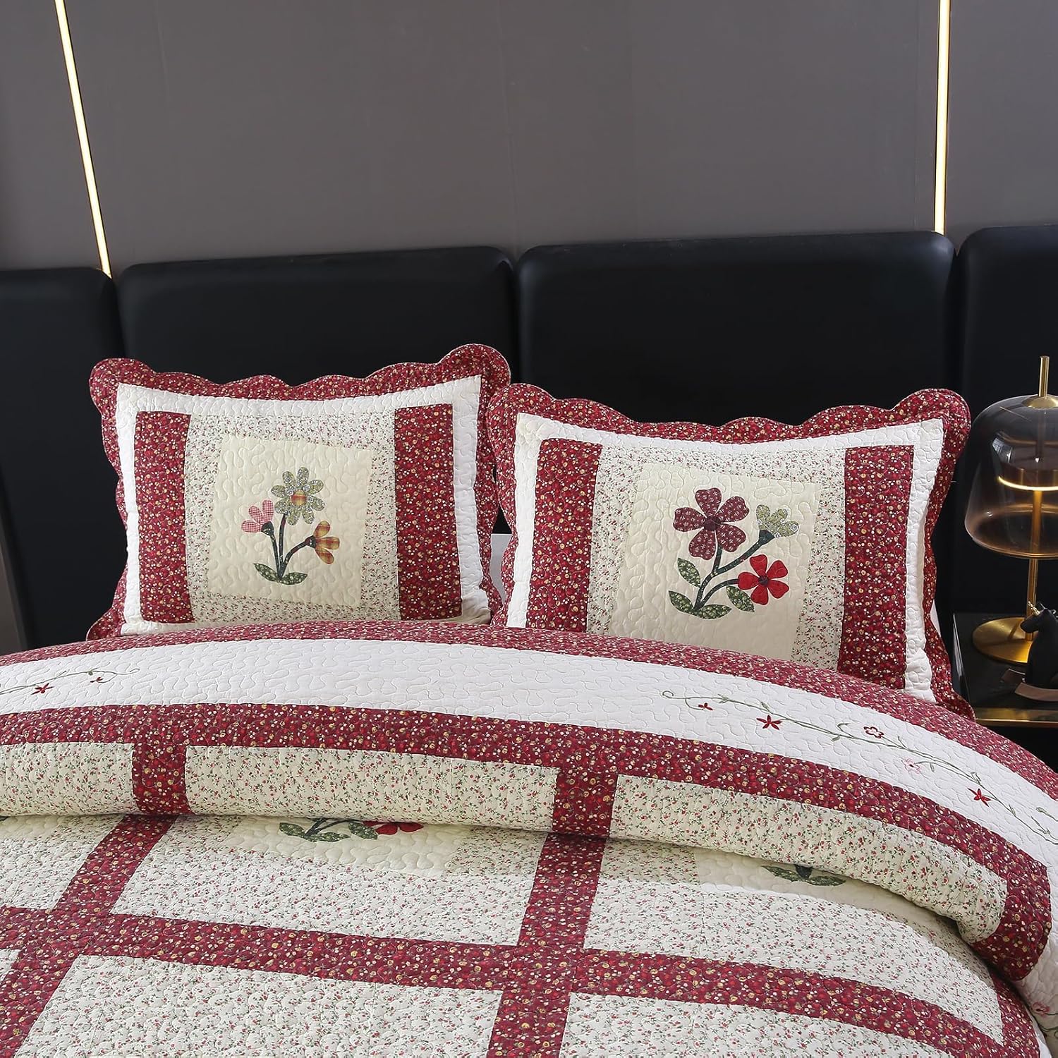 Vctops Christmas Red Quilt Set with 2 Pillow Shams