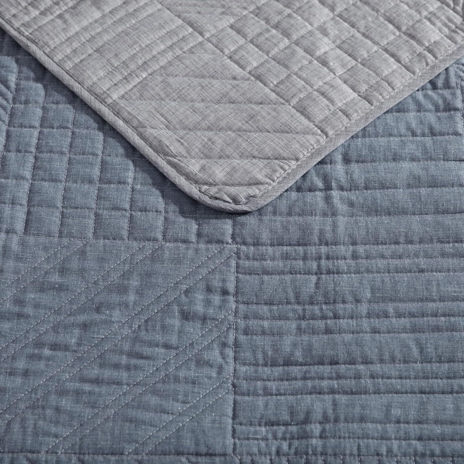 Eddie Bauer Twin Quilt Set - Reversible with Matching Sham