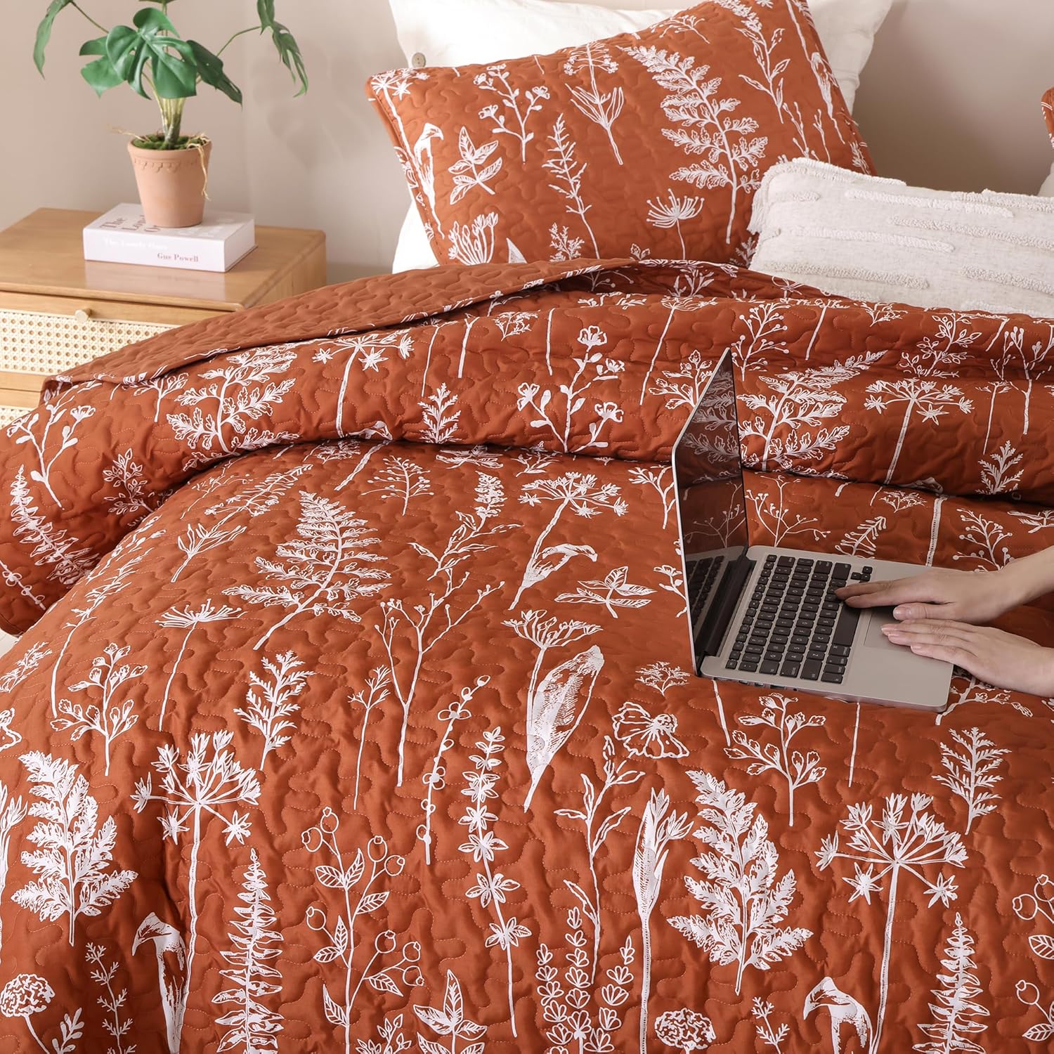 JANZAA Queen Size Floral Bed Spread with Botanical Pattern