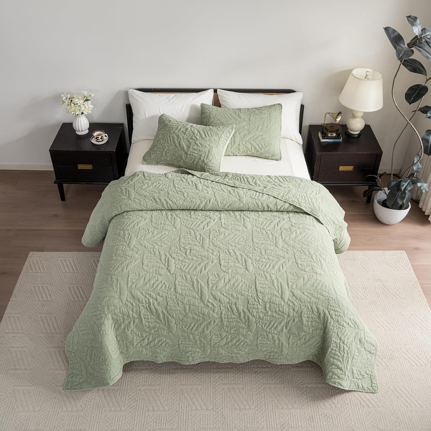 Cotton Quilt Queen Size Green Bedding Set with 2 Shams