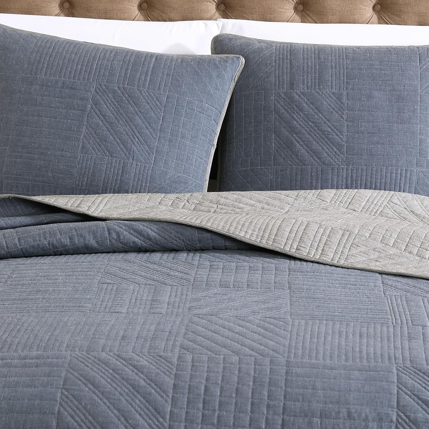 Eddie Bauer Twin Quilt Set - Reversible with Matching Sham