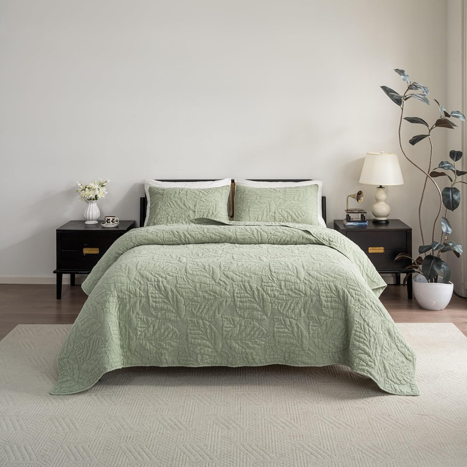 Cotton Quilt Queen Size Green Bedding Set with 2 Shams