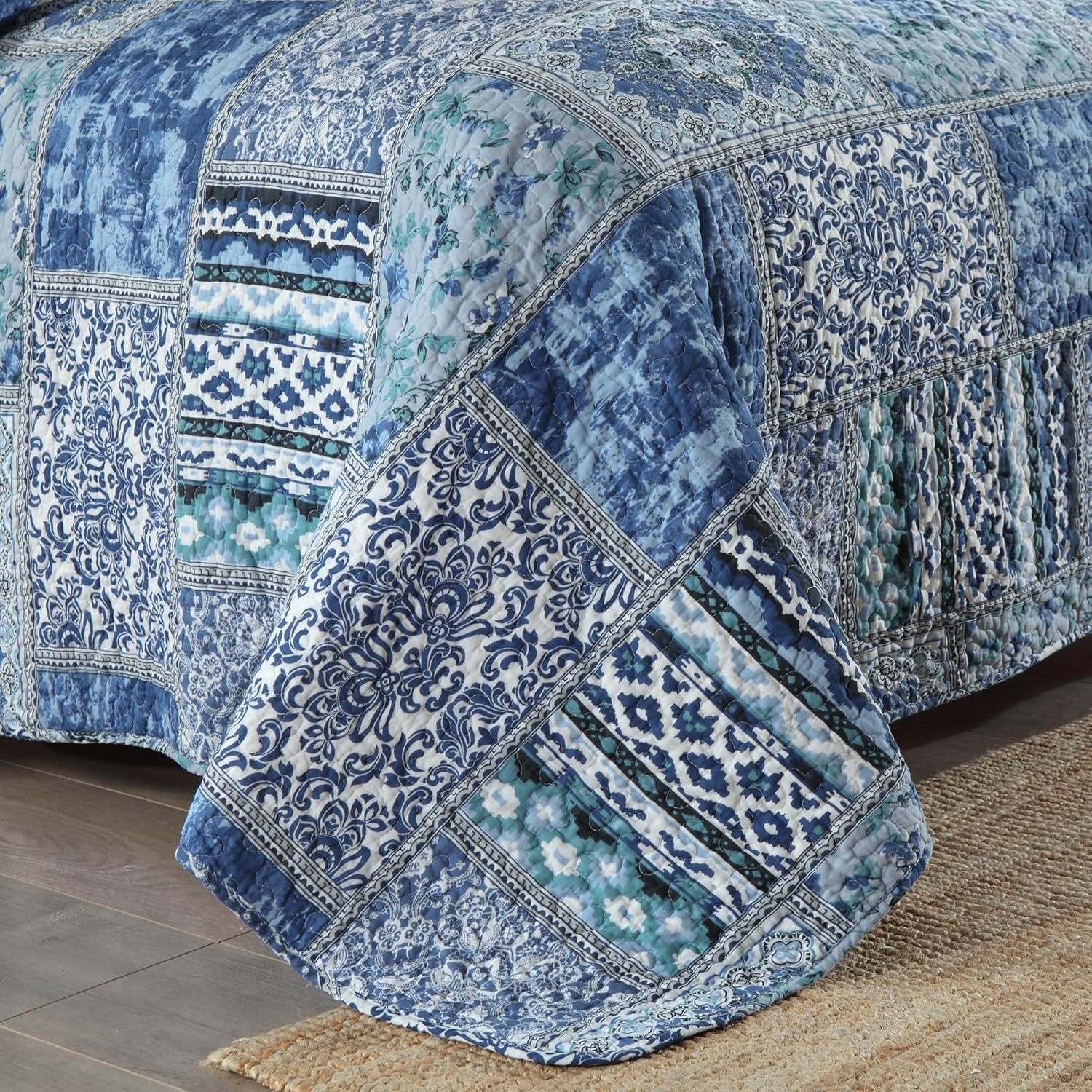 Etwel Queen Quilt Bedding Set with Pillow Shams