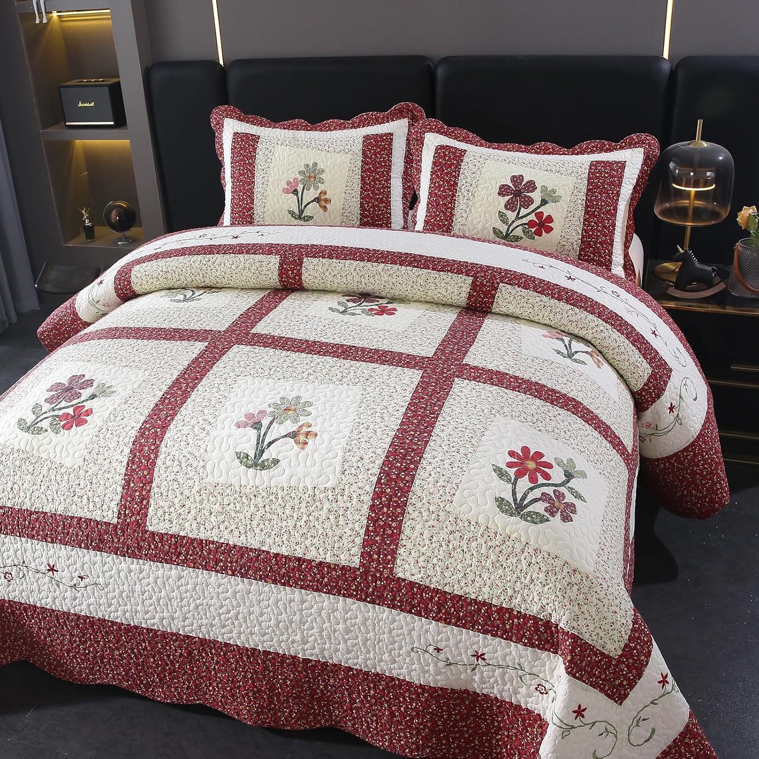 Vctops Christmas Red Quilt Set with 2 Pillow Shams