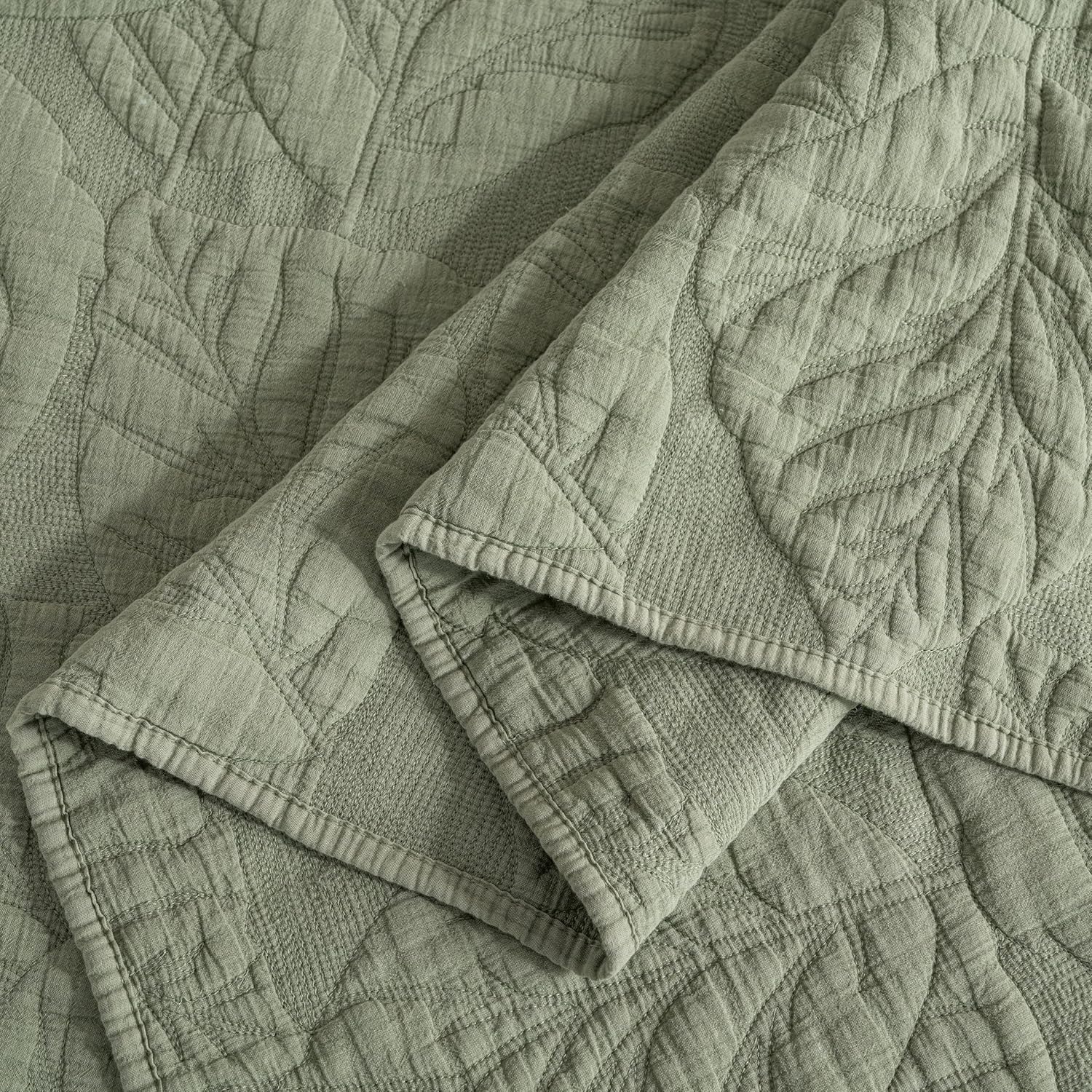 Cotton Quilt Queen Size Green Bedding Set with 2 Shams