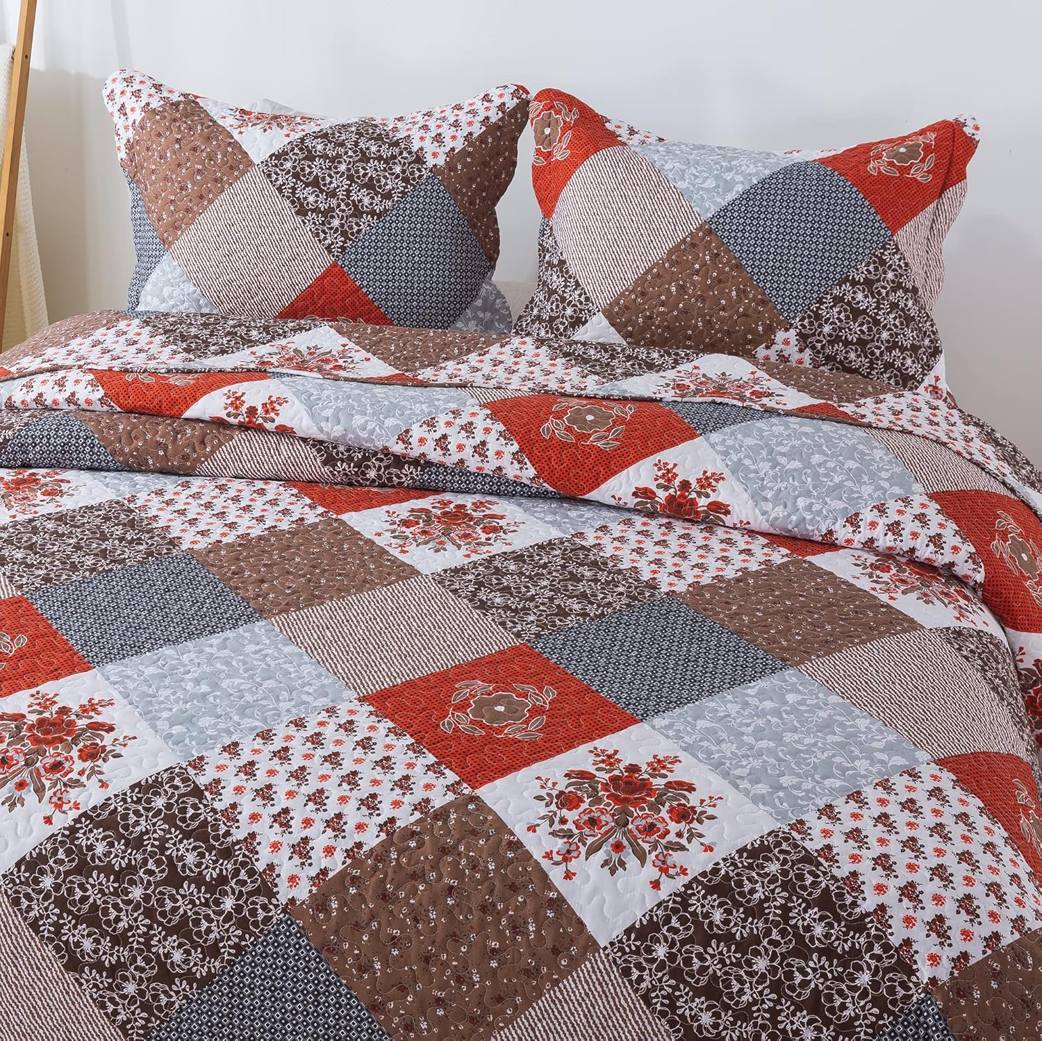Travan Floral Printed Quilt Set King Size 3-Piece Reversible
